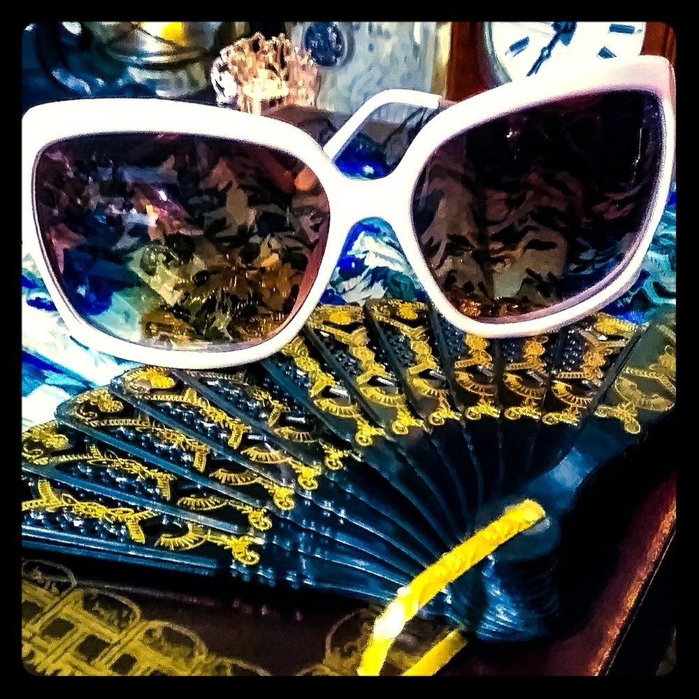 Pink retro style gold heart shaped side sunglasses